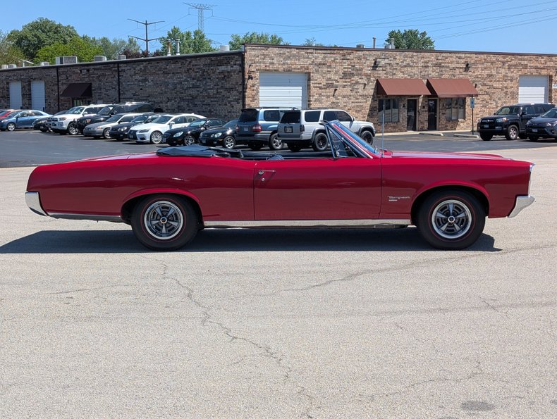 Pontiac-Tempest-1967-Regimental-Red-Black-11