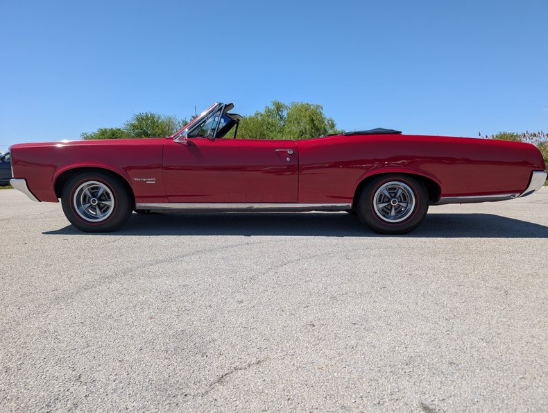 Pontiac-Tempest-1967-Regimental-Red-Black-12