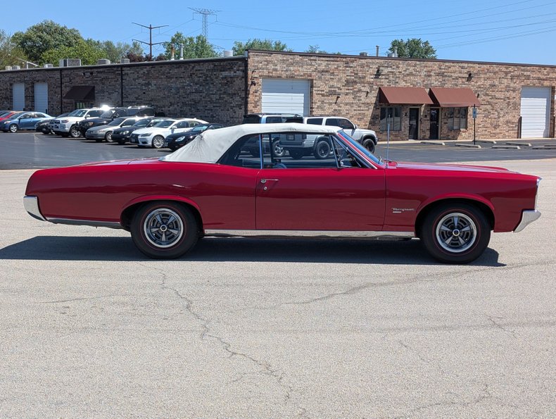 Pontiac-Tempest-1967-Regimental-Red-Black-17