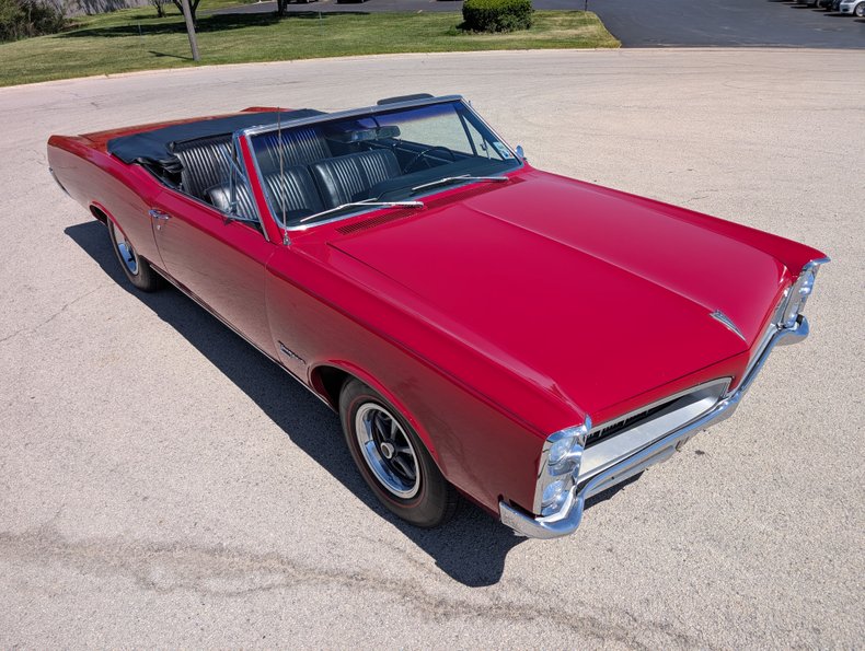 Pontiac-Tempest-1967-Regimental-Red-Black-36