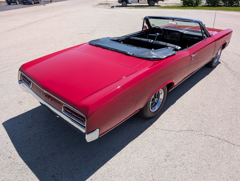 Pontiac-Tempest-1967-Regimental-Red-Black-40