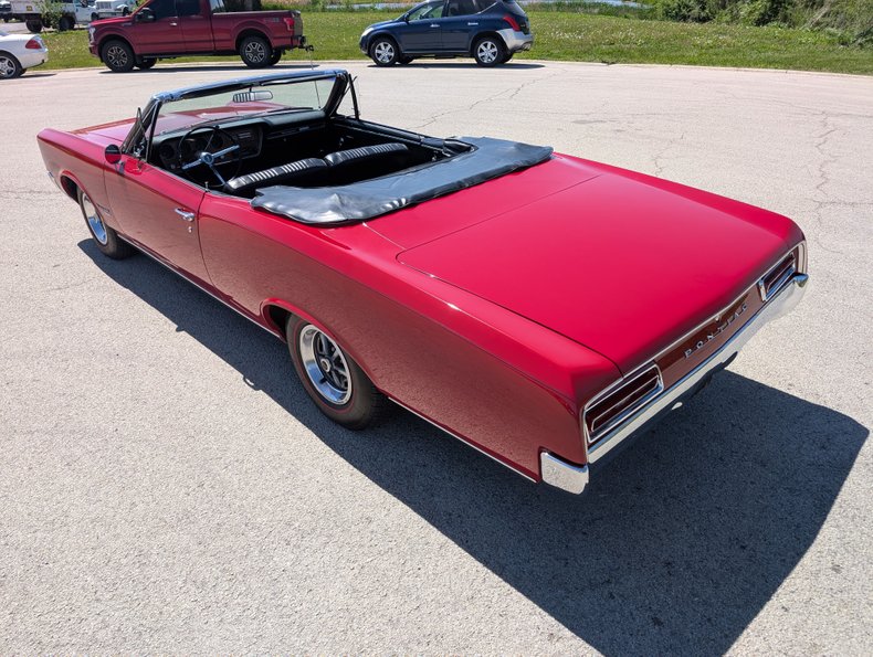 Pontiac-Tempest-1967-Regimental-Red-Black-43