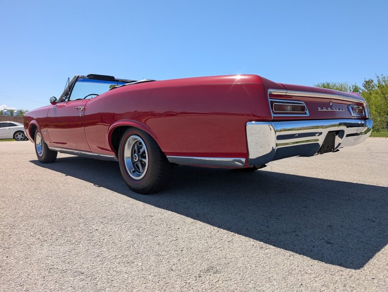 Pontiac-Tempest-1967-Regimental-Red-Black-44
