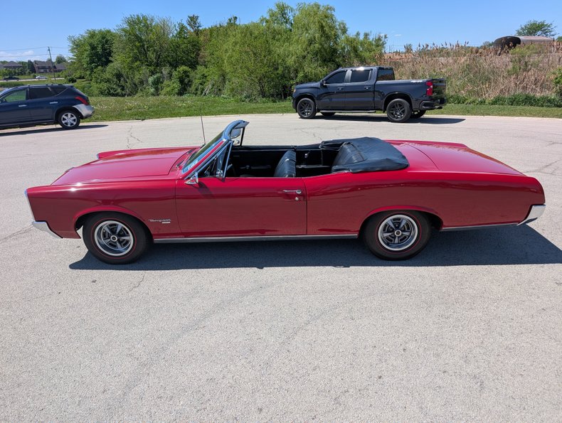 Pontiac-Tempest-1967-Regimental-Red-Black-45