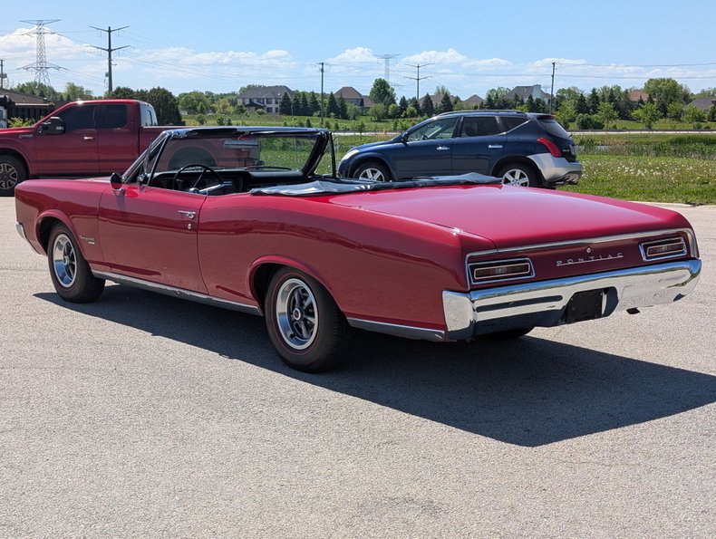 Pontiac-Tempest-1967-Regimental-Red-Black-48