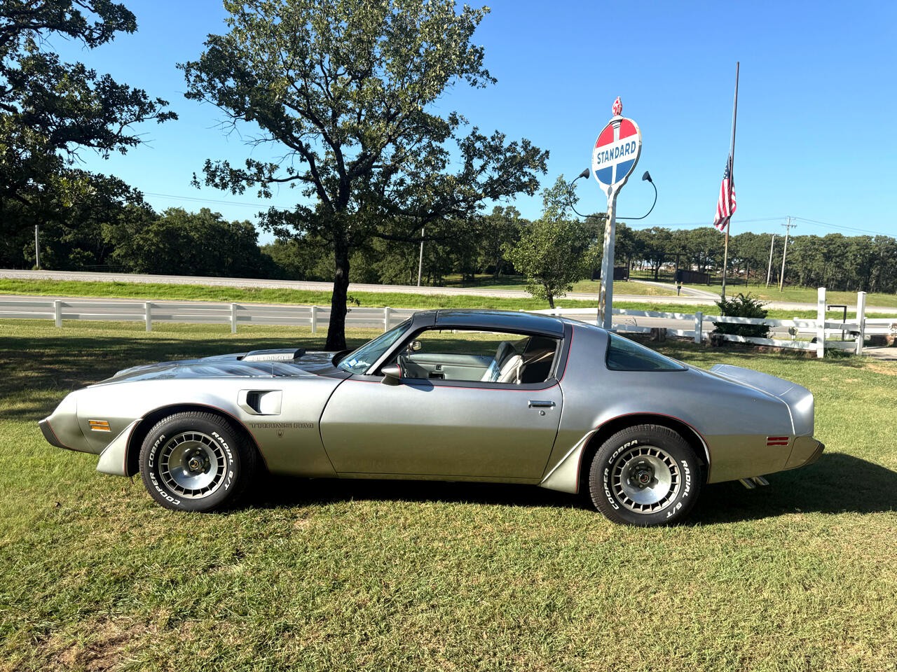 Pontiac-Trans-Am-1979-American-Muscle-Car-2
