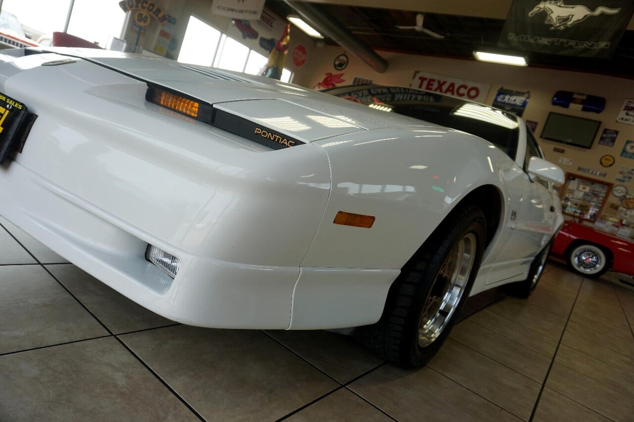Pontiac-Trans-Am-1988-Classic-Car-15
