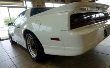 Pontiac-Trans-Am-1988-Classic-Car-16