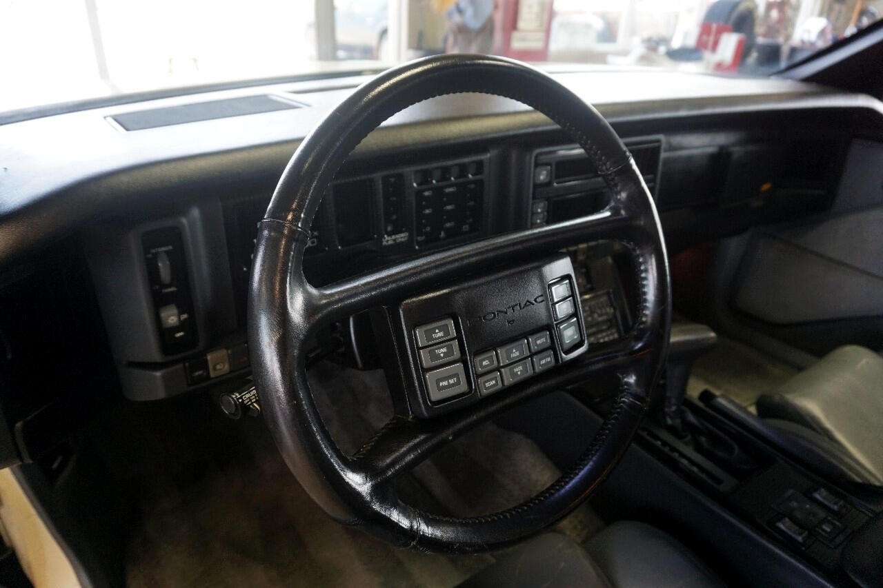 Pontiac-Trans-Am-1988-Classic-Car-26