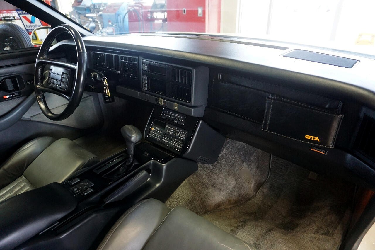 Pontiac-Trans-Am-1988-Classic-Car-27