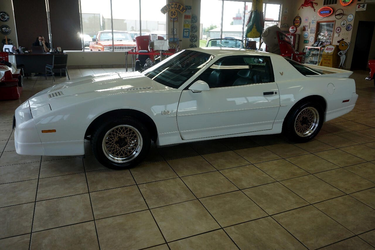 Pontiac-Trans-Am-1988-Classic-Car-3