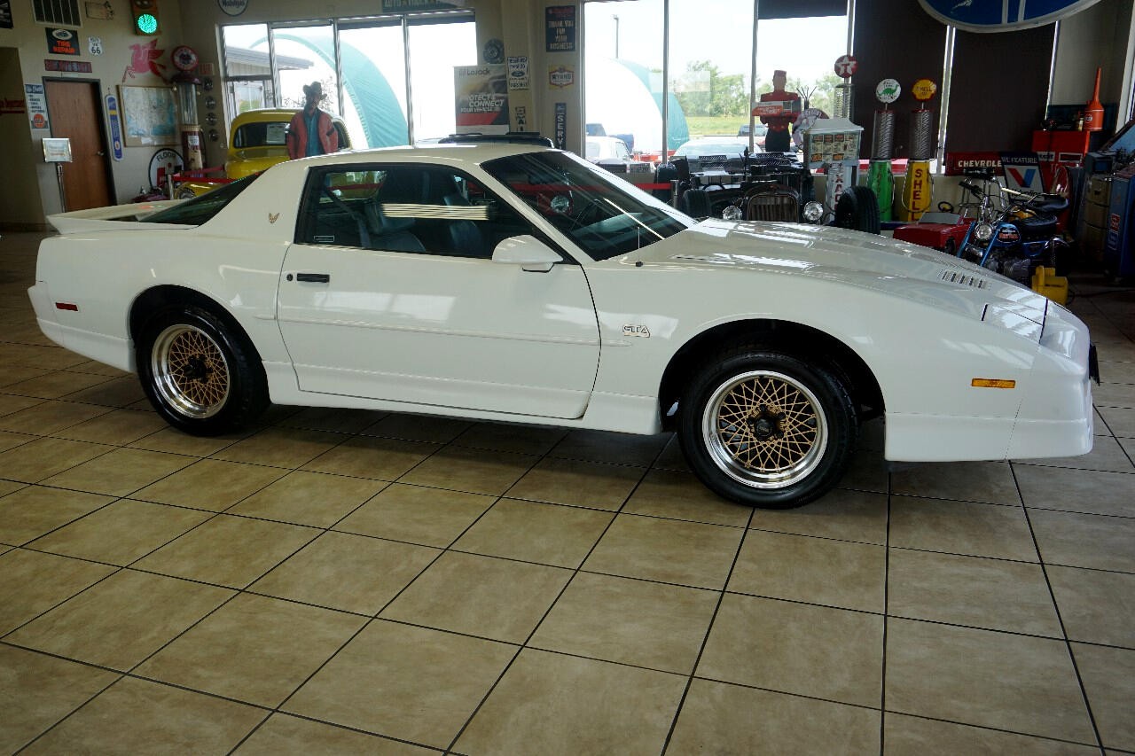 Pontiac-Trans-Am-1988-Classic-Car-9