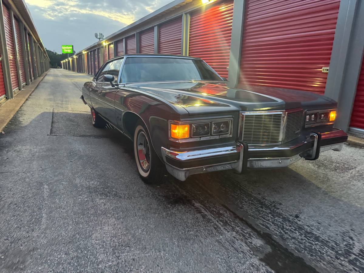 Pontiac-bonneville-1976-grey-1