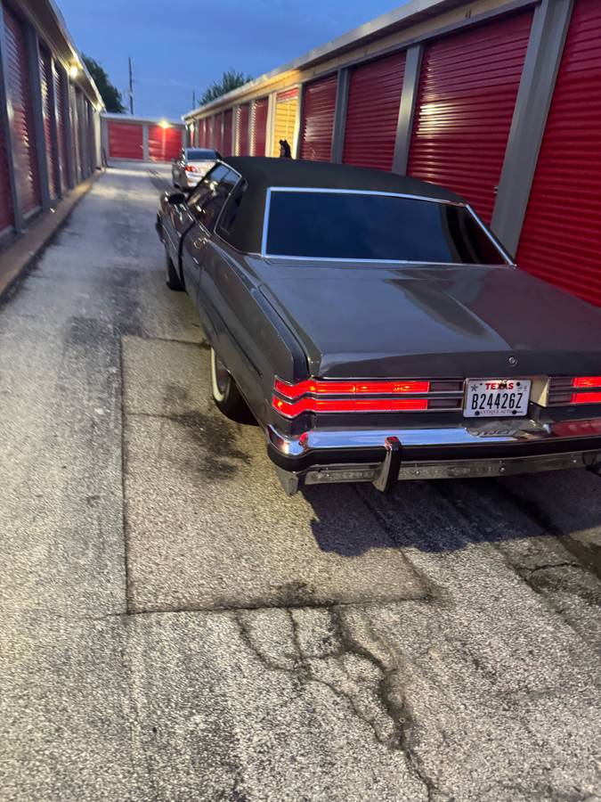 Pontiac-bonneville-1976-grey-3