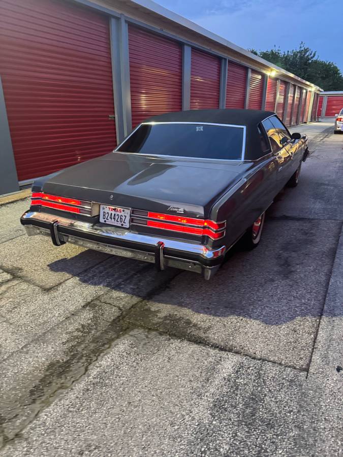 Pontiac-bonneville-1976-grey-4