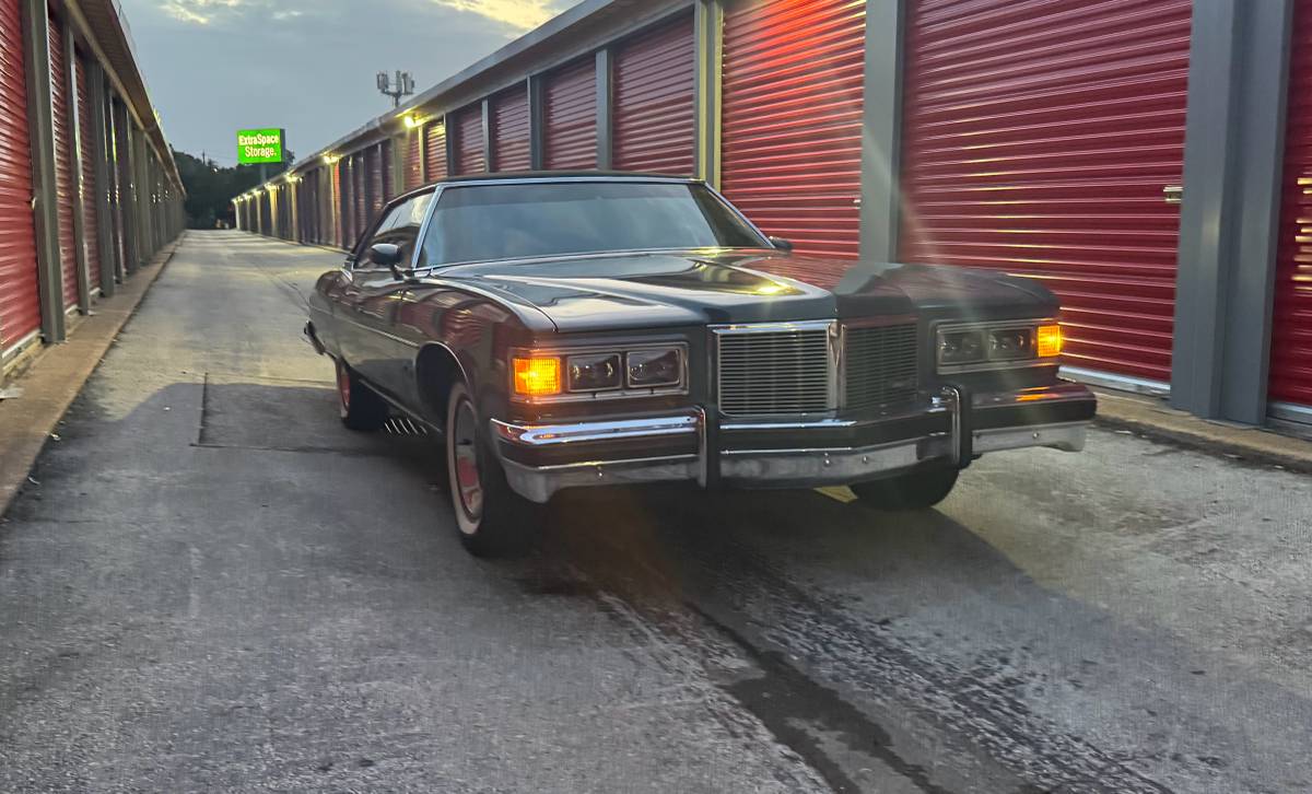 Pontiac-bonneville-1976-grey