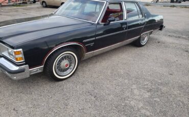 Pontiac-bonneville-1979-black