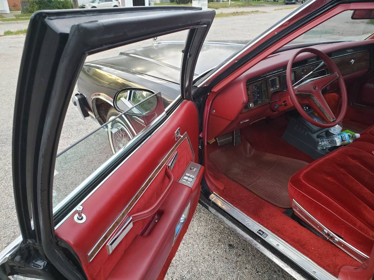 Pontiac-bonneville-1979-black-5