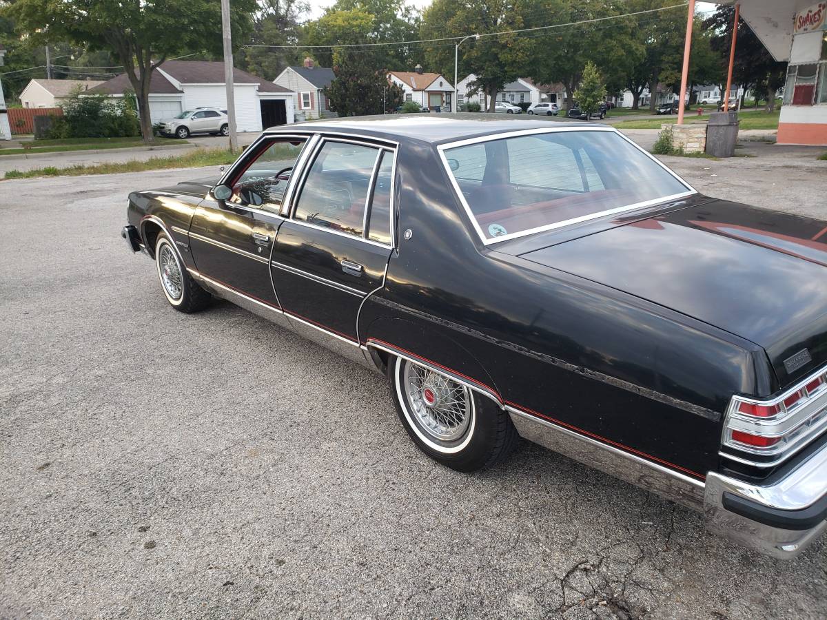 Pontiac-bonneville-1979-black-7