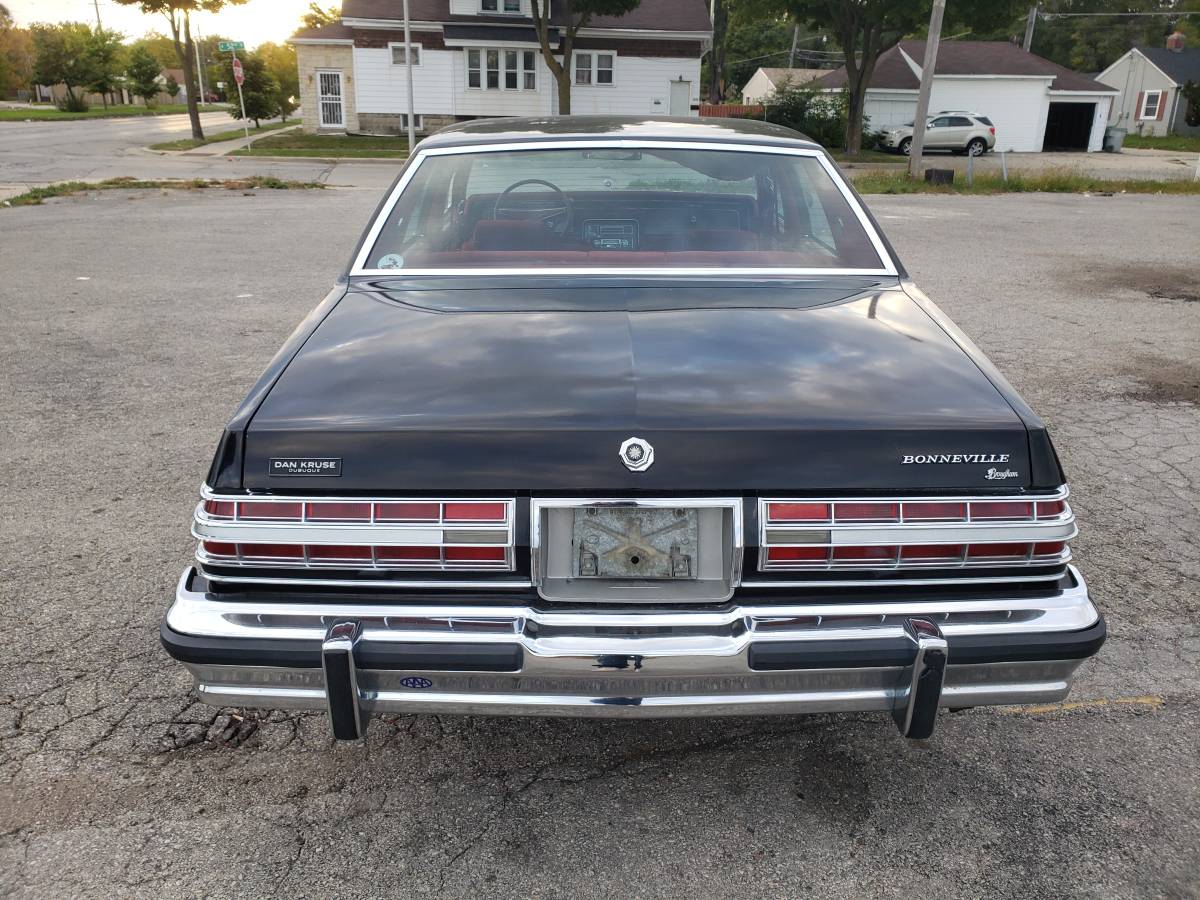 Pontiac-bonneville-1979-black-8