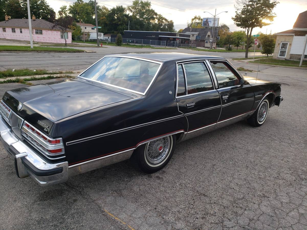 Pontiac-bonneville-1979-black-9