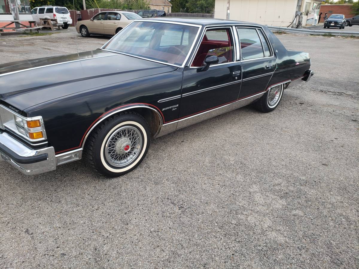 Pontiac-bonneville-1979-black