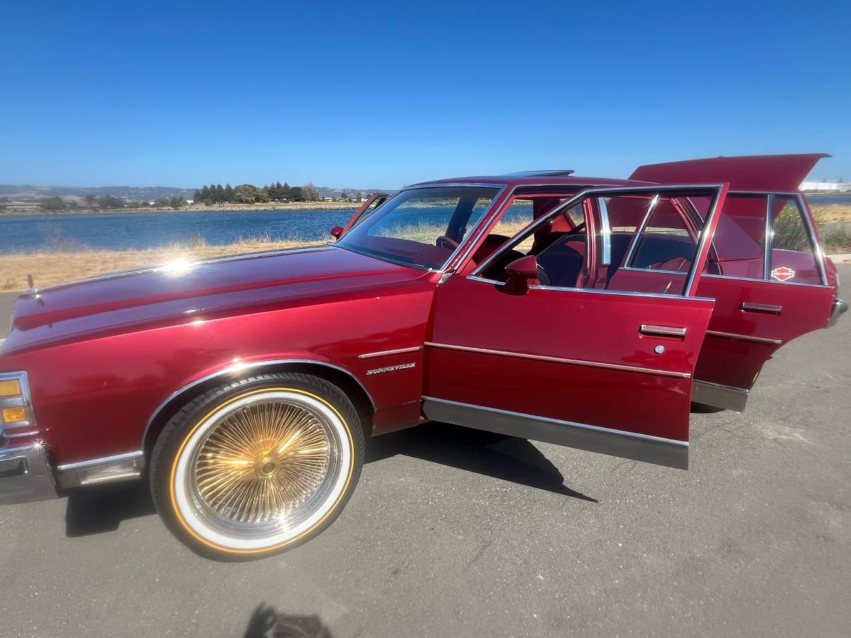 Pontiac-bonneville-1979-custom-11