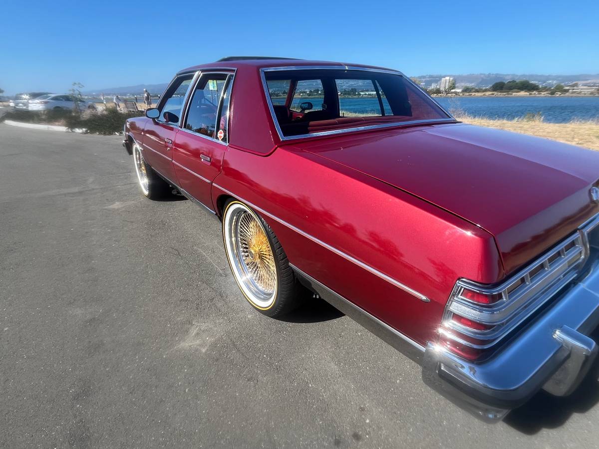 Pontiac-bonneville-1979-custom-2