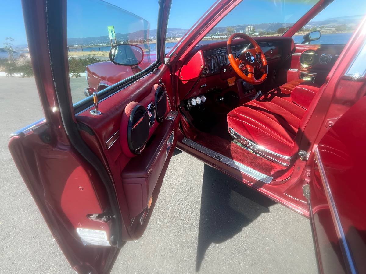 Pontiac-bonneville-1979-custom-6