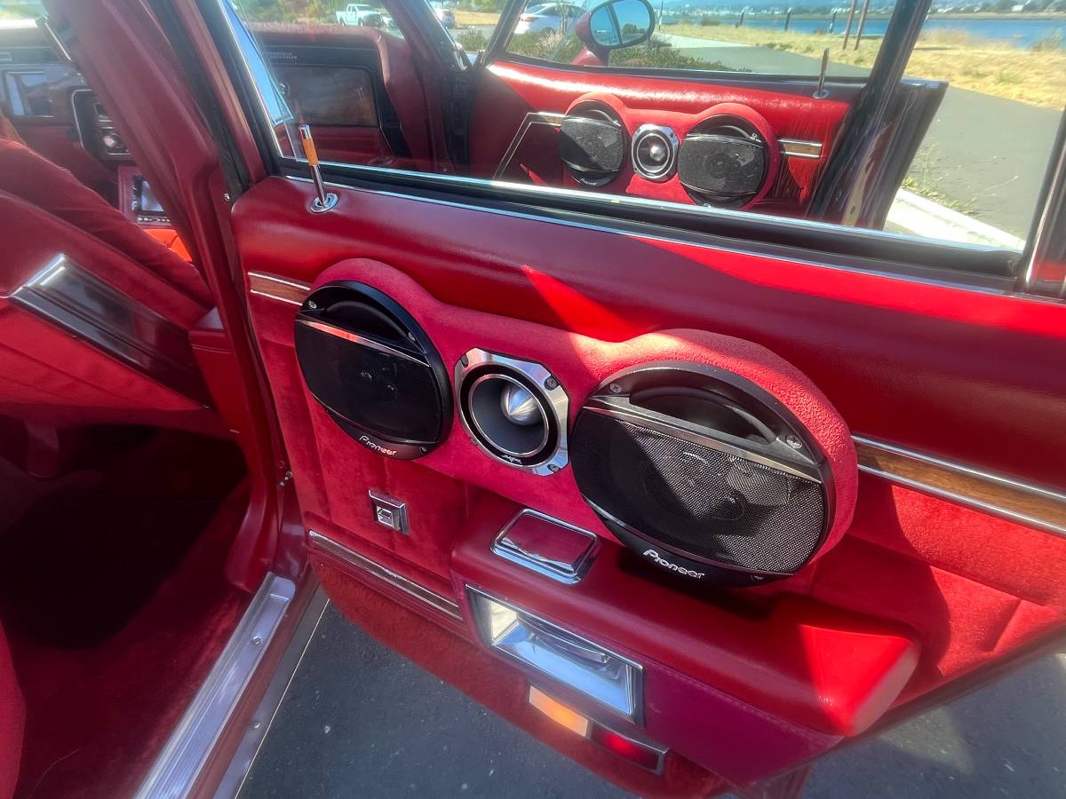 Pontiac-bonneville-1979-custom-8