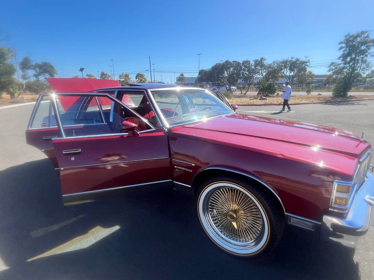 Pontiac-bonneville-1979-custom-9