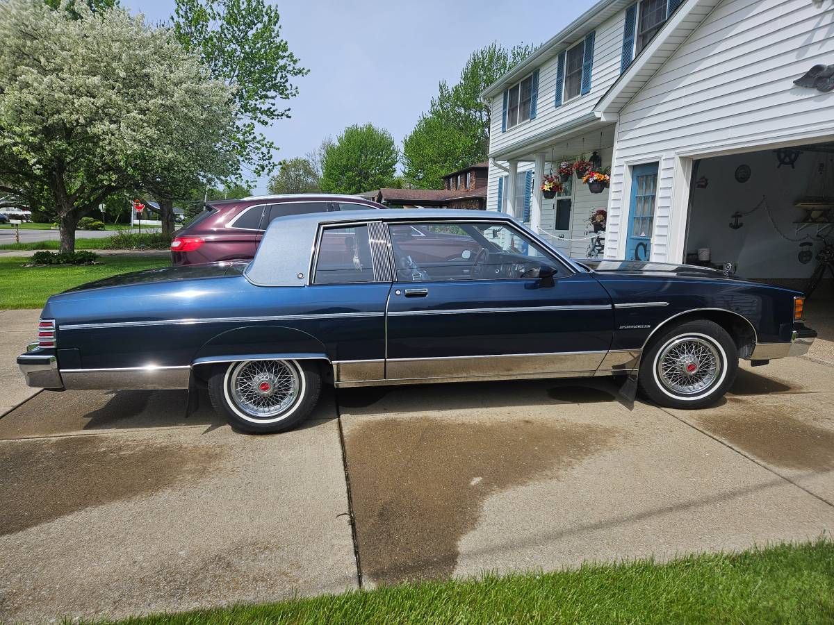 Pontiac-bonneville-1980-blue-2
