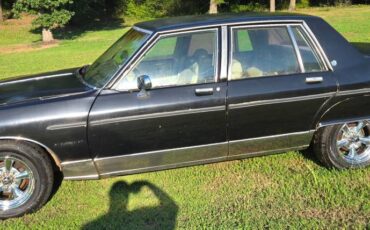 Pontiac-bonneville-1981-black-1