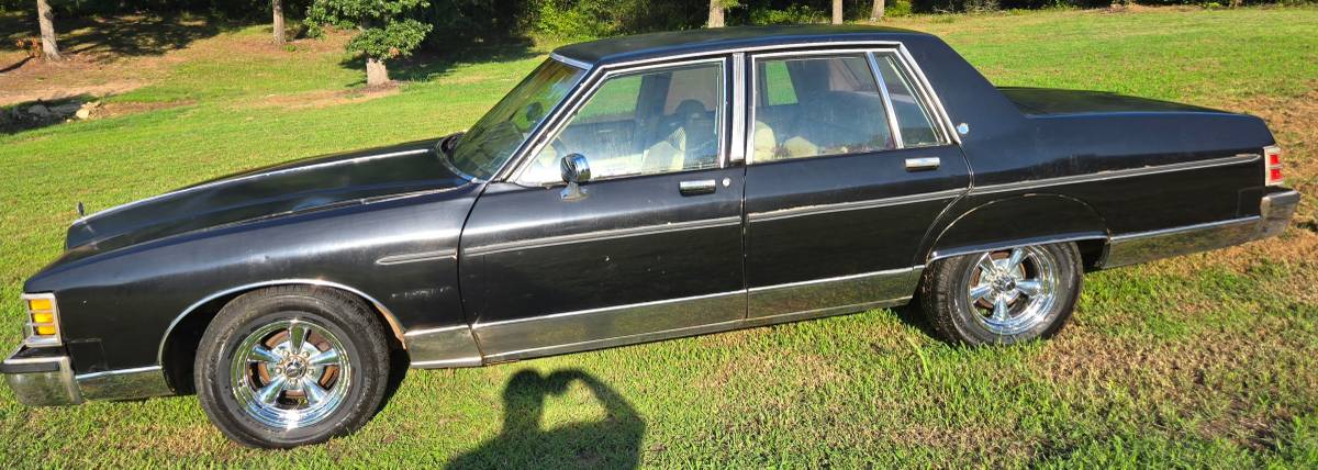 Pontiac-bonneville-1981-black-1