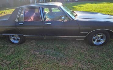 Pontiac-bonneville-1981-black-10