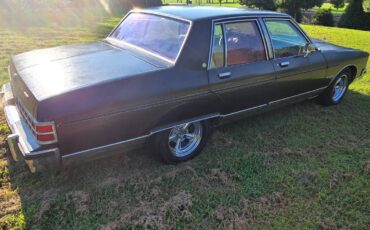 Pontiac-bonneville-1981-black-12