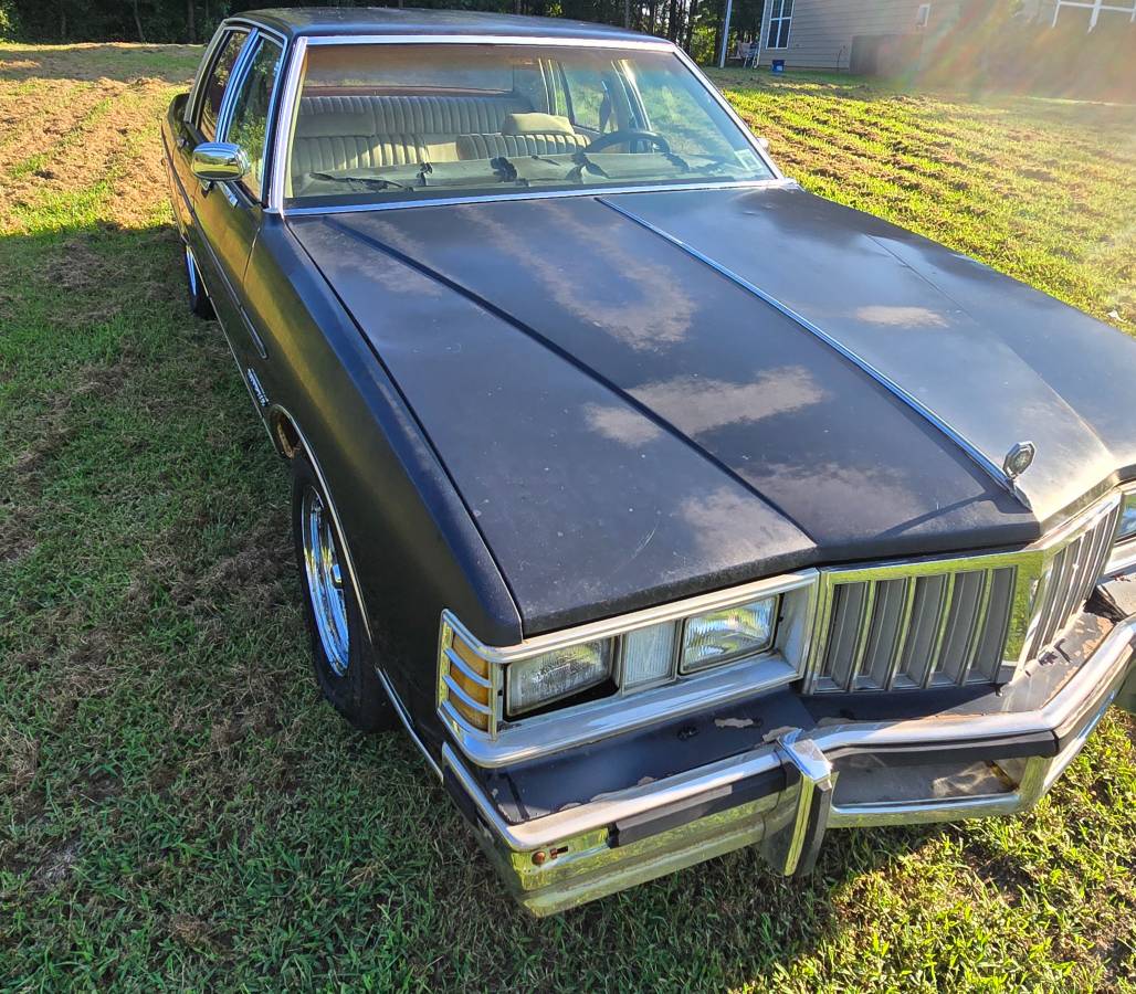 Pontiac-bonneville-1981-black-13