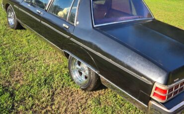Pontiac-bonneville-1981-black-14