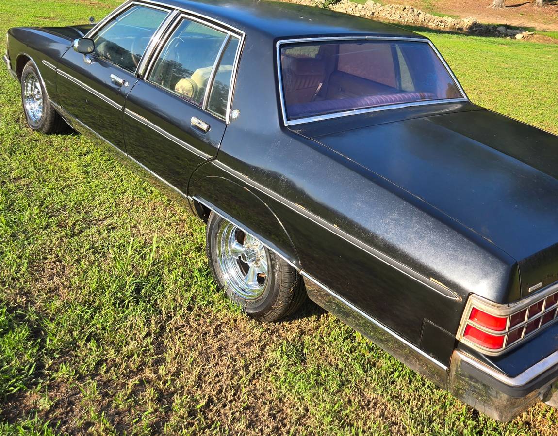 Pontiac-bonneville-1981-black-14