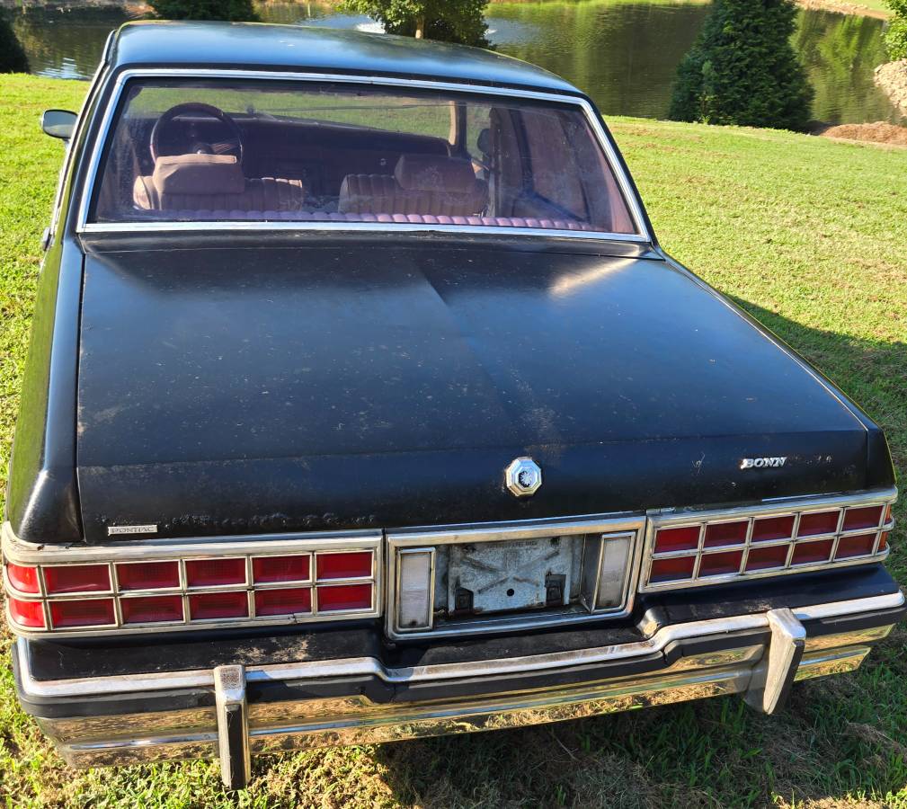 Pontiac-bonneville-1981-black-15