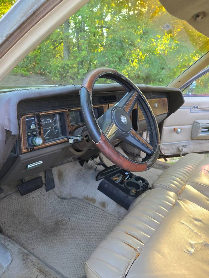 Pontiac-bonneville-1981-black-8