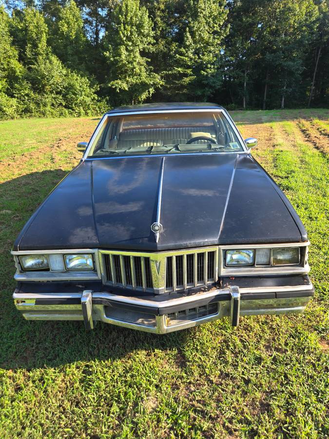 Pontiac-bonneville-1981-black-9