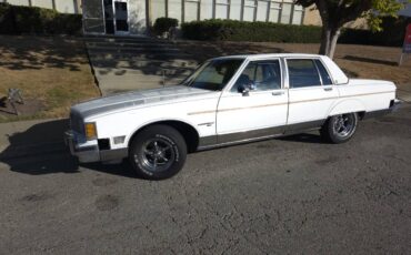 Pontiac-bonneville-1981-white-1