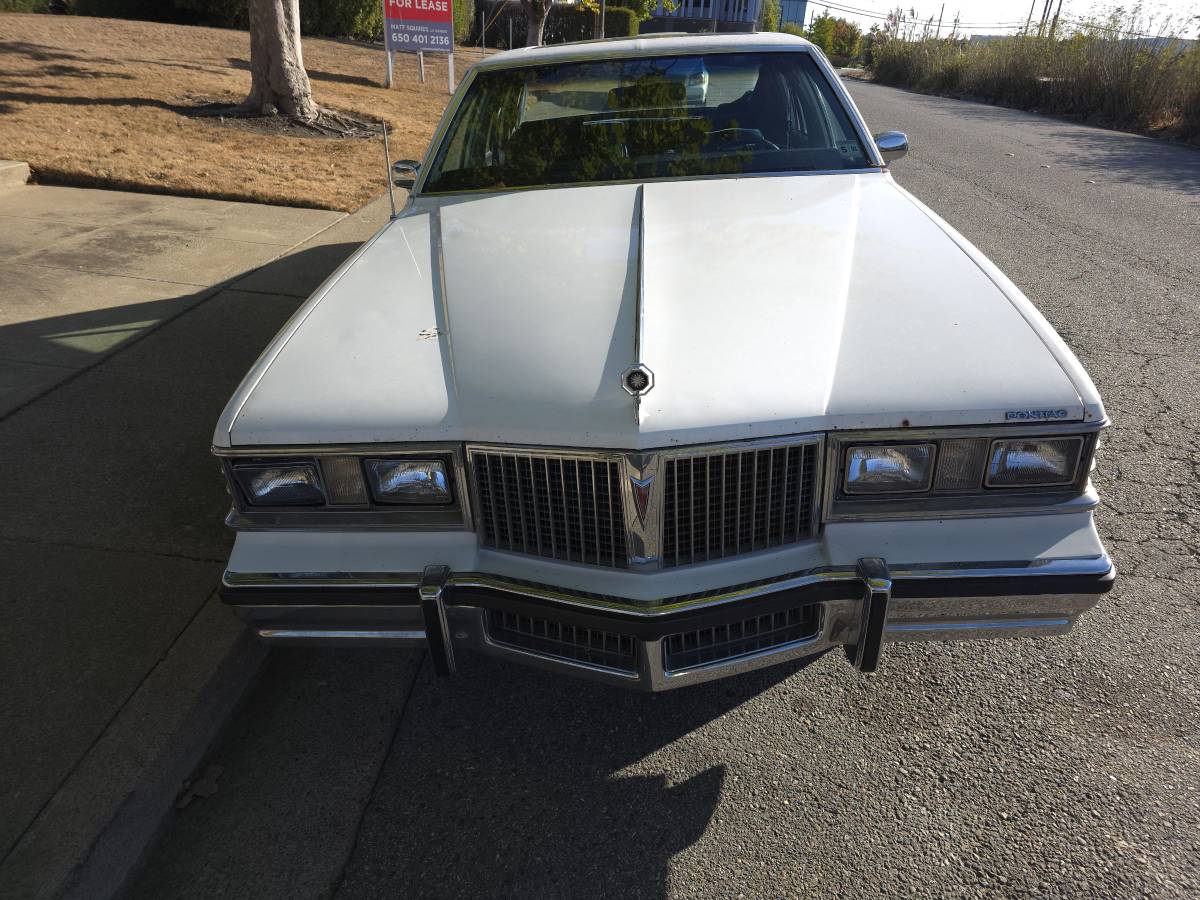 Pontiac-bonneville-1981-white-2
