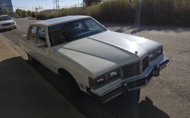 Pontiac-bonneville-1981-white
