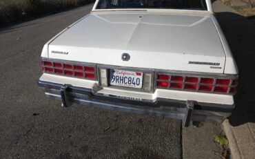 Pontiac-bonneville-1981-white-4