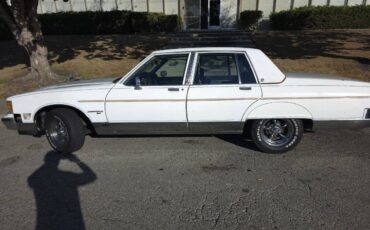 Pontiac-bonneville-1981-white-5