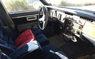 Pontiac-bonneville-1981-white-7