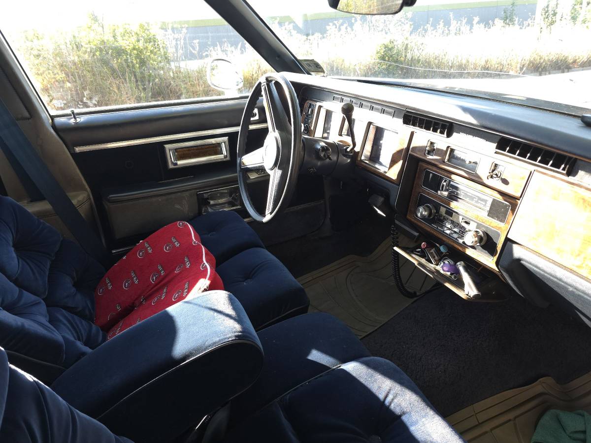 Pontiac-bonneville-1981-white-7