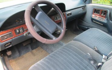Pontiac-bonneville-1987-white